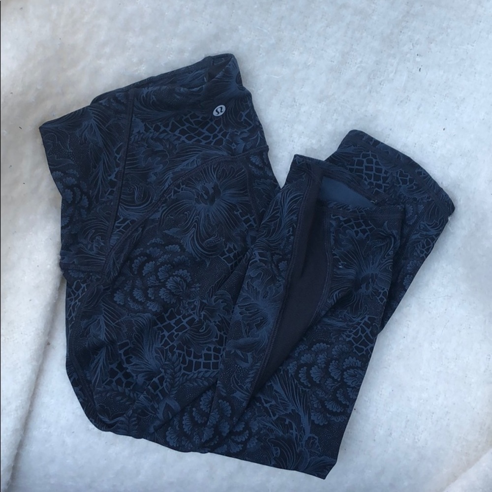 Printed black and blue Lululemon crop leggings